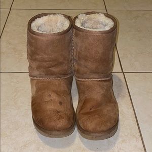 Ugg Classic Short Size 7